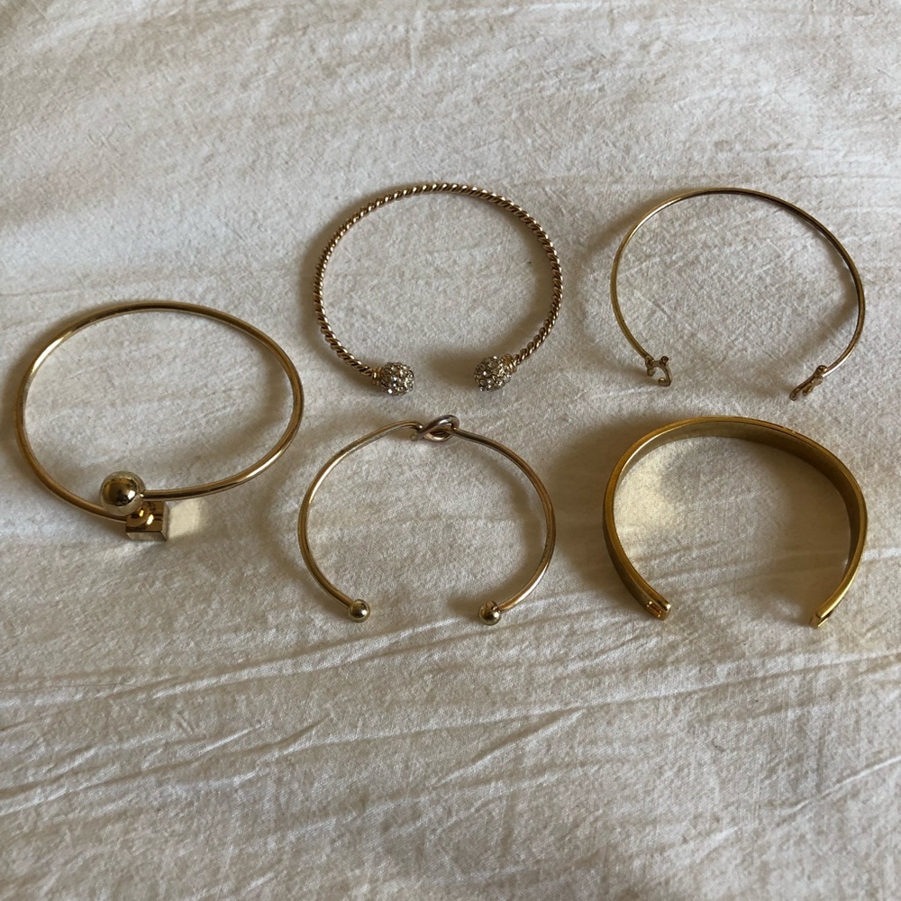 Costume Jewelry Lot Gold Tone Cute Thin Bangle Bracelets Lot of 5